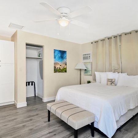 Latitude 26 Waterfront Boutique Resort - フォートマイヤーズビーチ エクステリア 写真