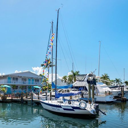 Latitude 26 Waterfront Boutique Resort - フォートマイヤーズビーチ エクステリア 写真