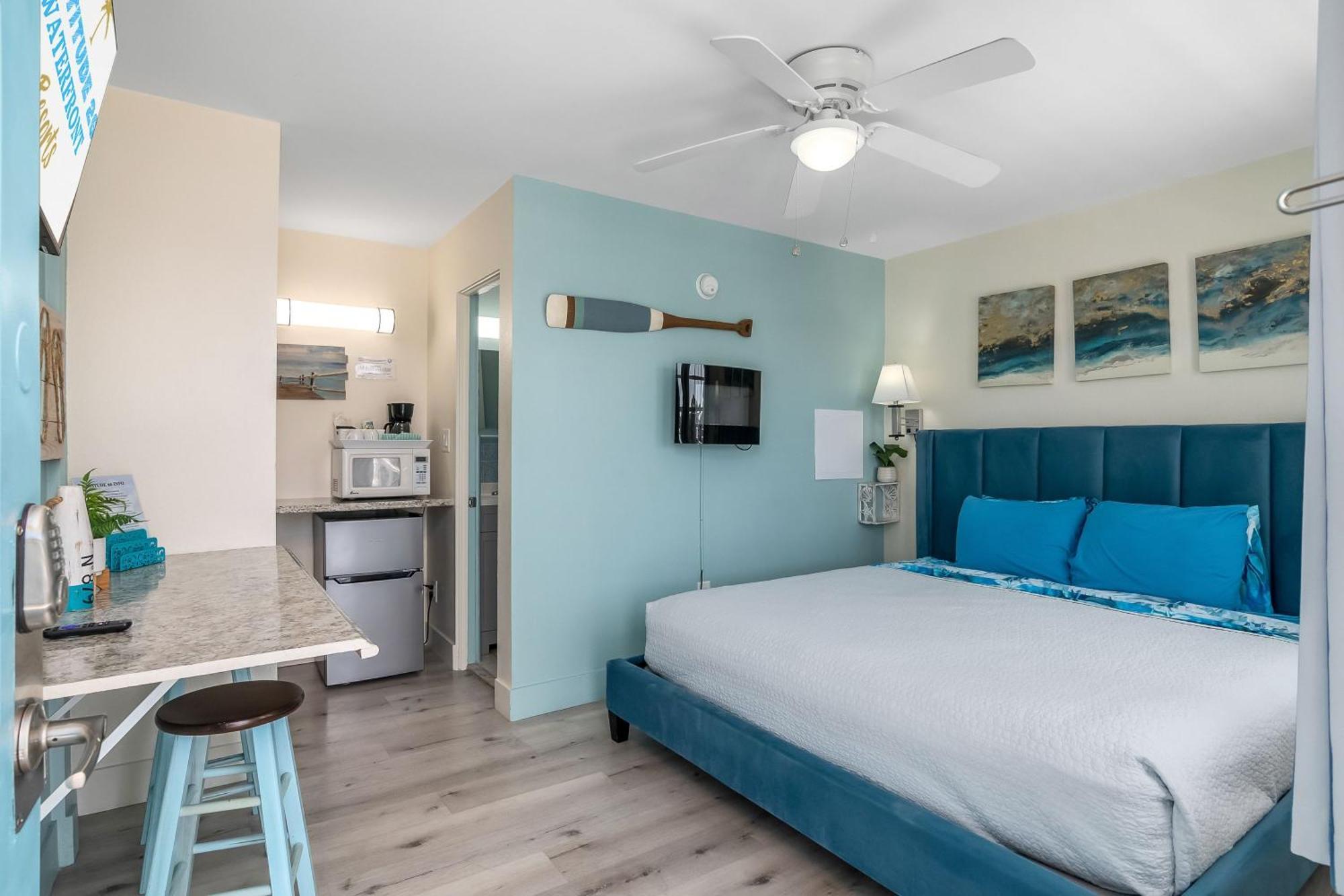 Latitude 26 Waterfront Boutique Resort - フォートマイヤーズビーチ エクステリア 写真