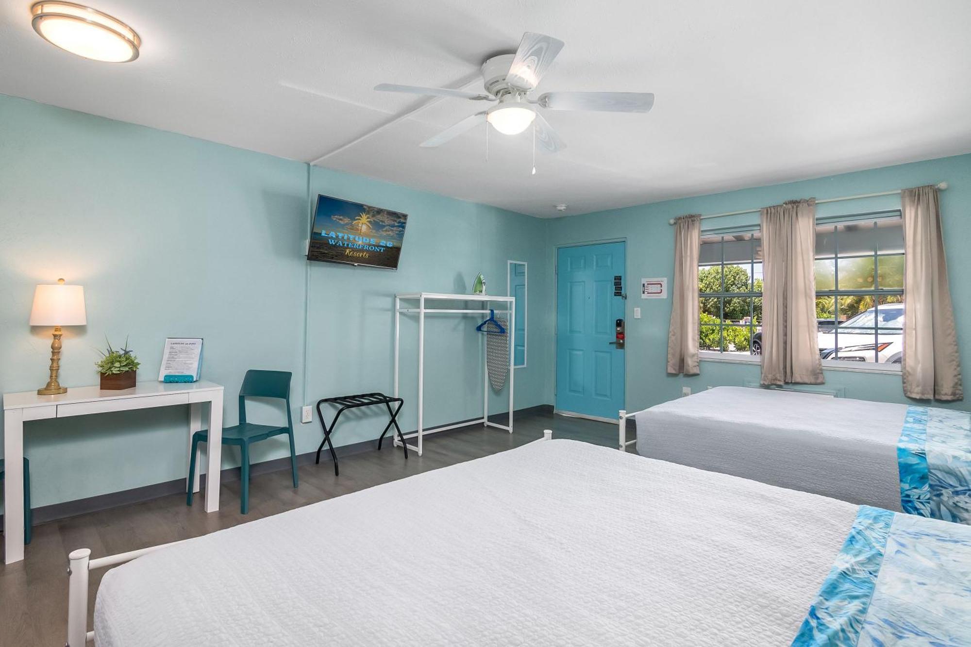 Latitude 26 Waterfront Boutique Resort - フォートマイヤーズビーチ エクステリア 写真