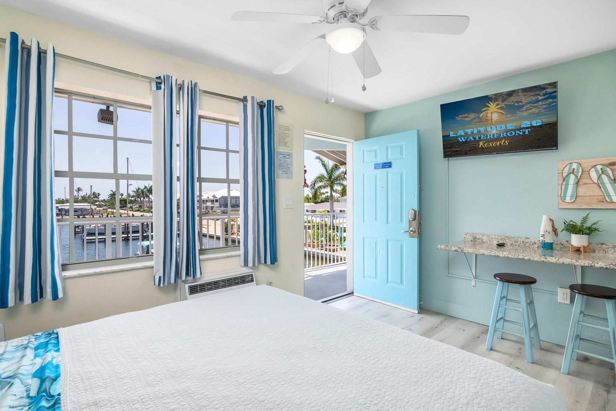 Latitude 26 Waterfront Boutique Resort - フォートマイヤーズビーチ エクステリア 写真