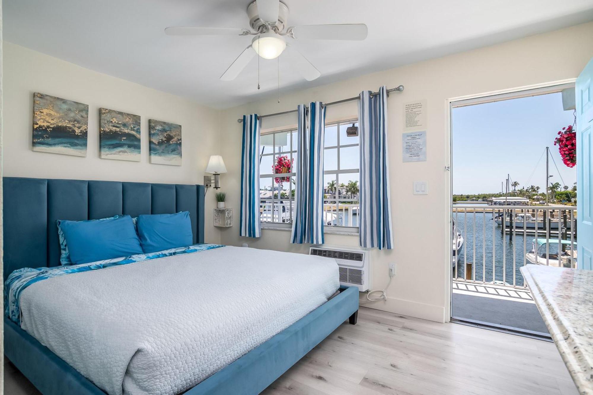 Latitude 26 Waterfront Boutique Resort - フォートマイヤーズビーチ エクステリア 写真