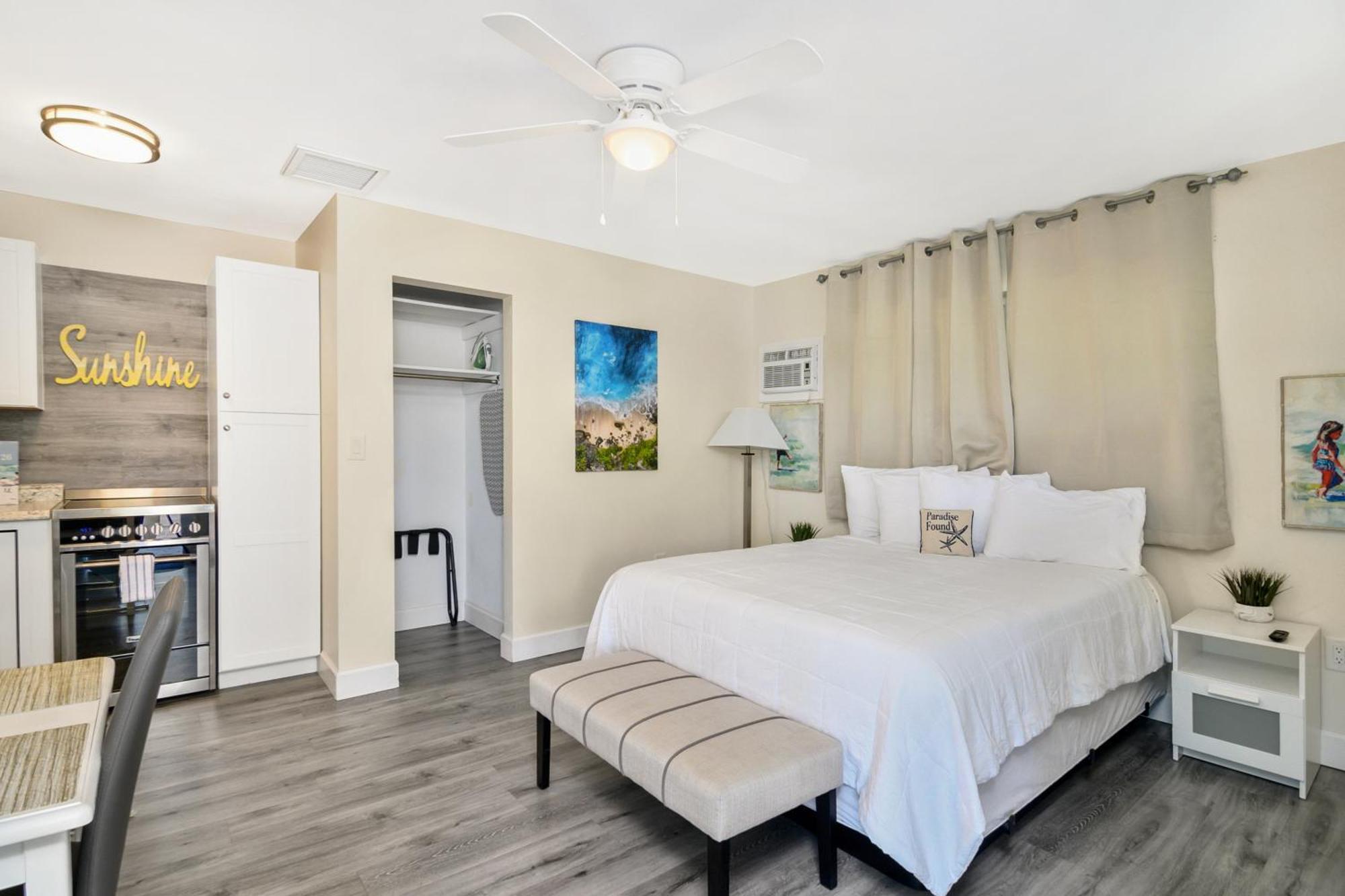 Latitude 26 Waterfront Boutique Resort - フォートマイヤーズビーチ エクステリア 写真