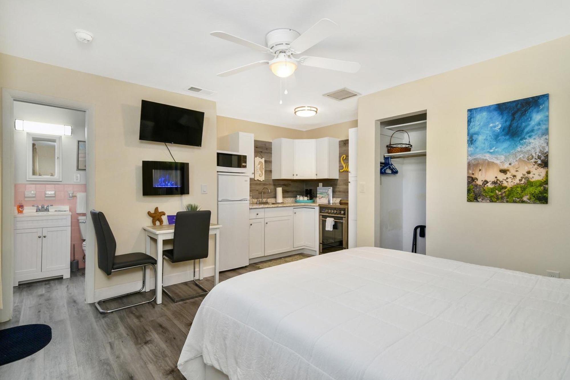 Latitude 26 Waterfront Boutique Resort - フォートマイヤーズビーチ エクステリア 写真
