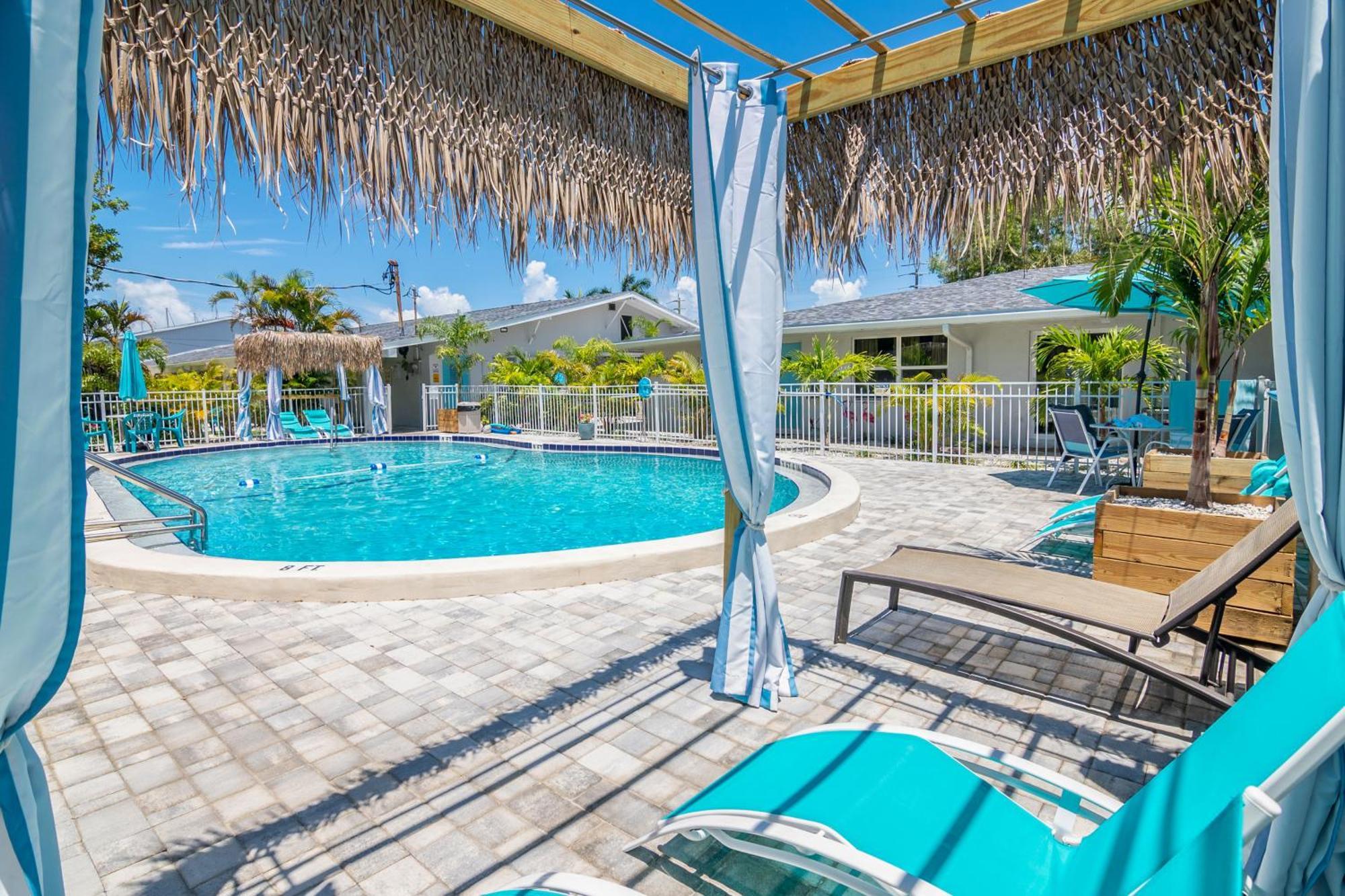 Latitude 26 Waterfront Boutique Resort - フォートマイヤーズビーチ エクステリア 写真